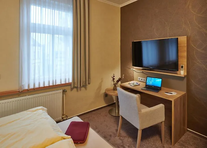 祖姆施万安姆比恩特酒店 3* 盖尔森基兴